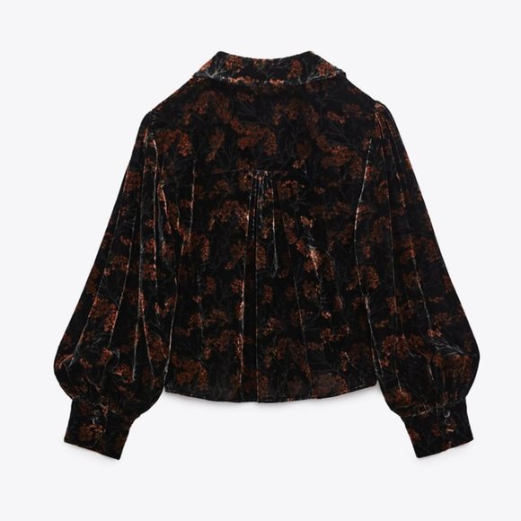 NWT PRINTED VELVET FLORAL BLOUSE. - Picture 4 of 10